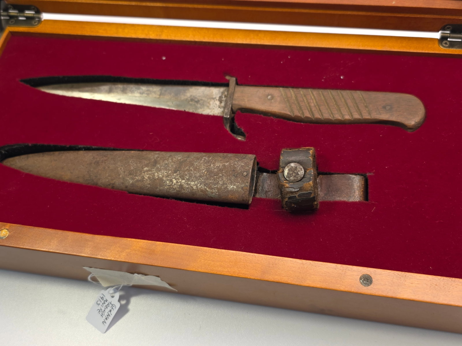 Authentic German Trench Knife with shadow box - 2