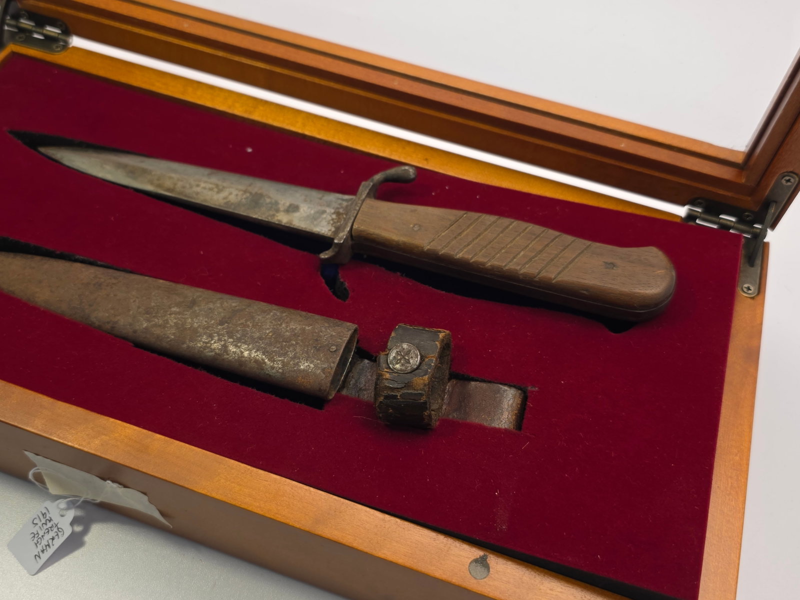 Authentic German Trench Knife with shadow box - 4