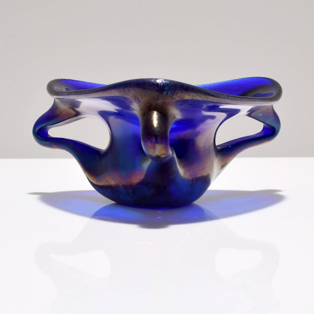 Giorgio Ferro "Anse Volante" Vessel, Provenance Lobel: Artist/Designer; Manufacturer: Giorgio Ferro; Arte Vetraria Muranese (A.V.E.M.) Marking(s); notes: no marking(s) apparent Country of origin; materials: Italy; glass Dimensions (H, W, D): 3.5"h, 8.5"w