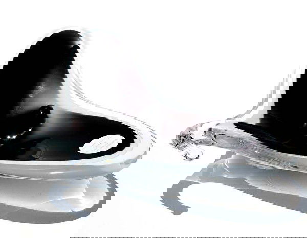 Flygsfors Stingray Bowl: Designer & Manufacturer: Paul Kedelv; Flygsfors Country of Origin & Materials: Sweden; Blown Glass Additional Information & Circa: Fine & rare stingray bowl designed by Paul Kedelv for Flygsfors, sig