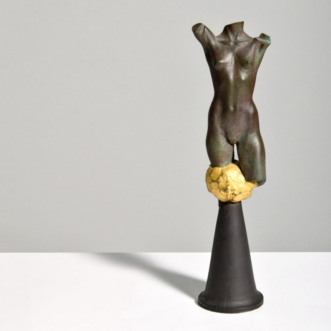 Robert Graham Bronze Sculpture, Female Nude: Artist/Designer; Manufacturer: Robert Graham (1938-2008) Marking(s); notes: no marking(s) apparent; 1989 Country of origin; materials: Mexican/American; bronze Dimensions (H, W, D): 14.75"h, 4.25"dia