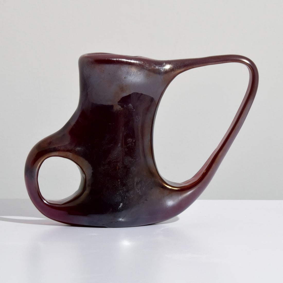 Giorgio Ferro ANSE VOLANTE Vessel, Provenance Lobel: Artist/Designer; Manufacturer: Giorgio Ferro (Italian, 20th Century); Arte Vetraria Muranese (A.V.E.M.) (Italy) Marking(s); notes: no marking(s) apparent Materials: glass Dimensions (H, W, D): 6.75"h,