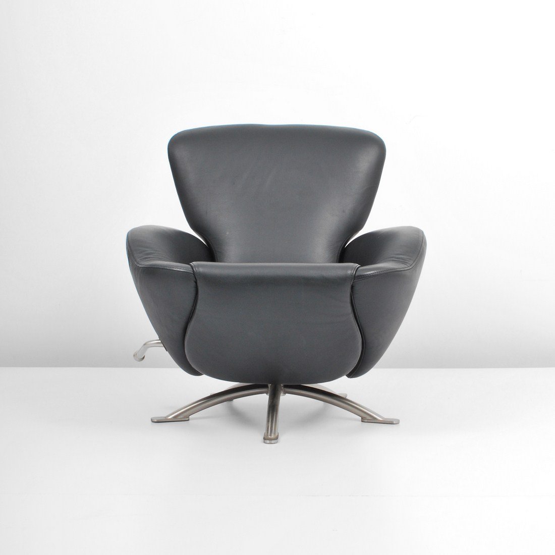 Toshiuki Kita "DODO" Leather Lounge Chair: Designer & Manufacturer: Toshiuki Kita; Cassina Markings: marked Country of Origin & Materials: Italy; metal, leather Additional Information & Circa: "DODO K10" reclining leather lounge chair and swiv
