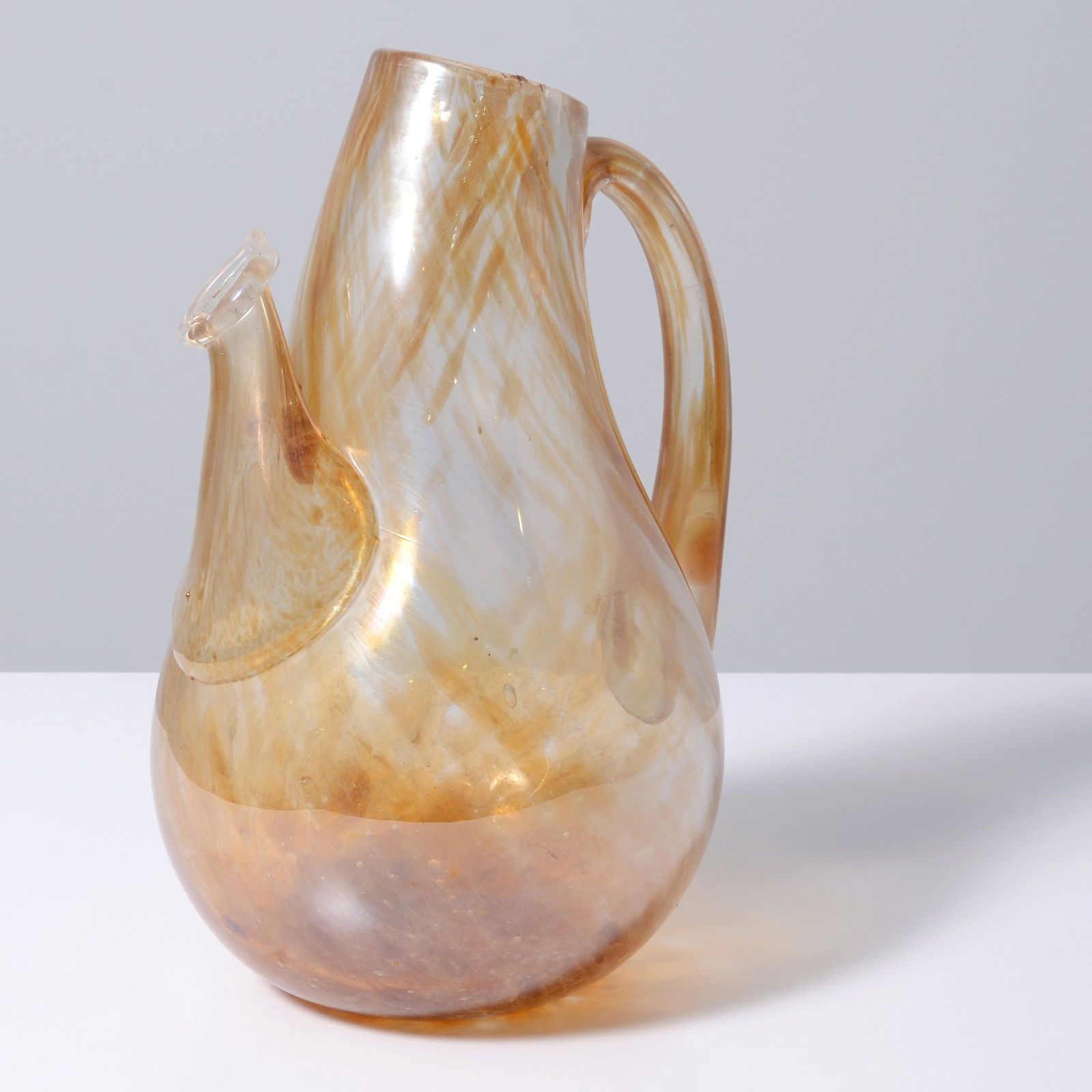 Large Dino Martens a MACE Pitcher, Murano (1 of 10)