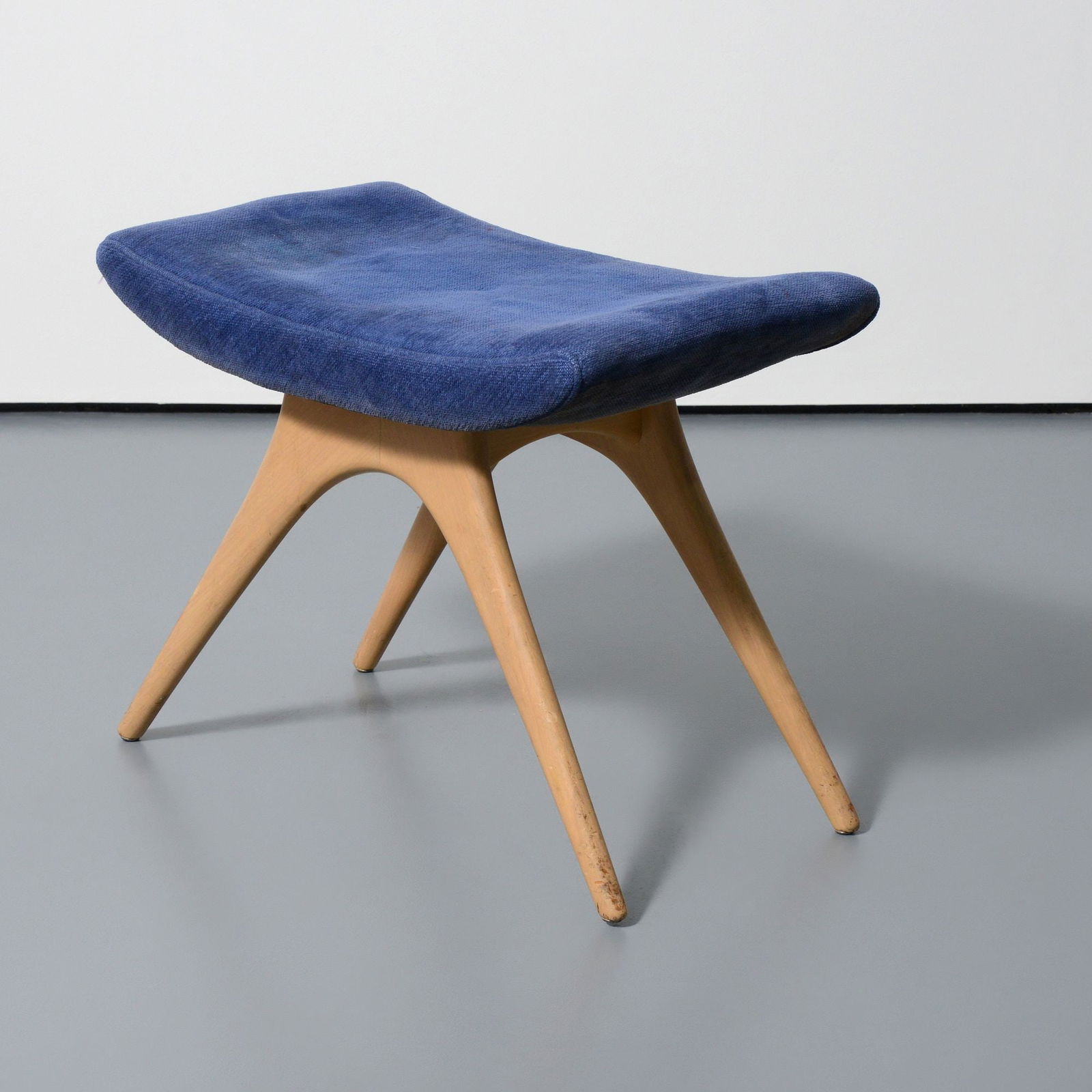 Vladimir Kagan Ottoman (1 of 6)