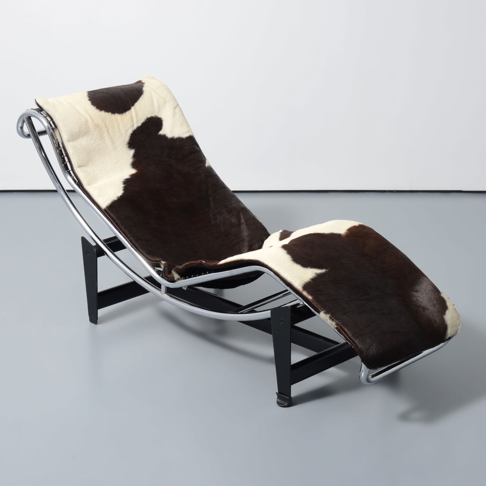 Le Corbusier LC4 Chaise Lounge Chair (1 of 10)