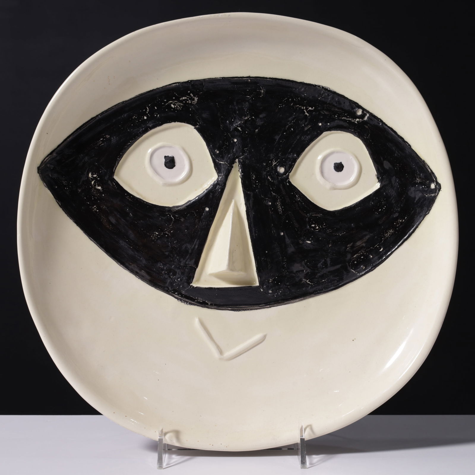 Pablo Picasso TETE AU MASQUE Dish, Madoura (A.R. 362) (1 of 11)