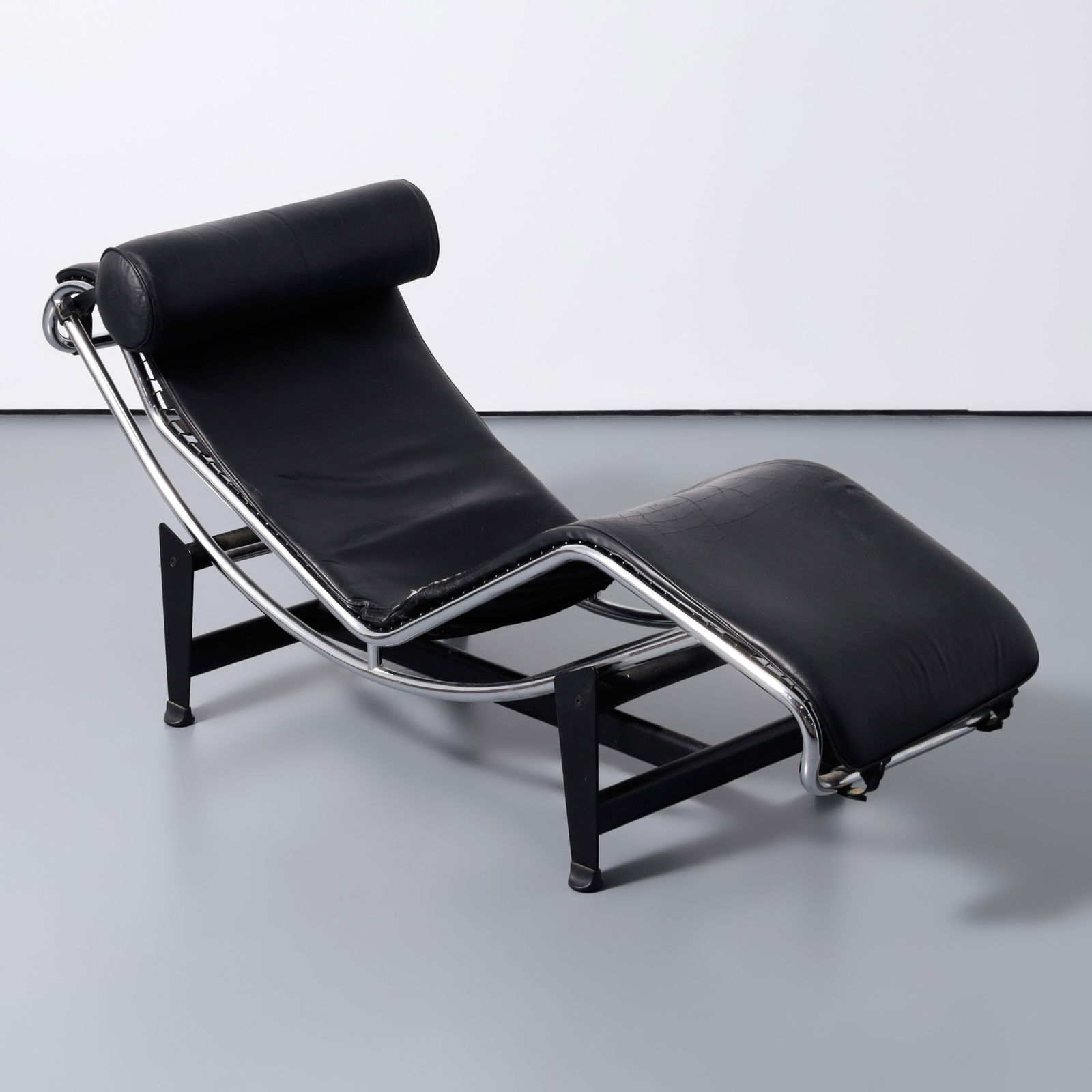 Le Corbusier LC4 Leather Chaise Lounge Chair (1 of 14)
