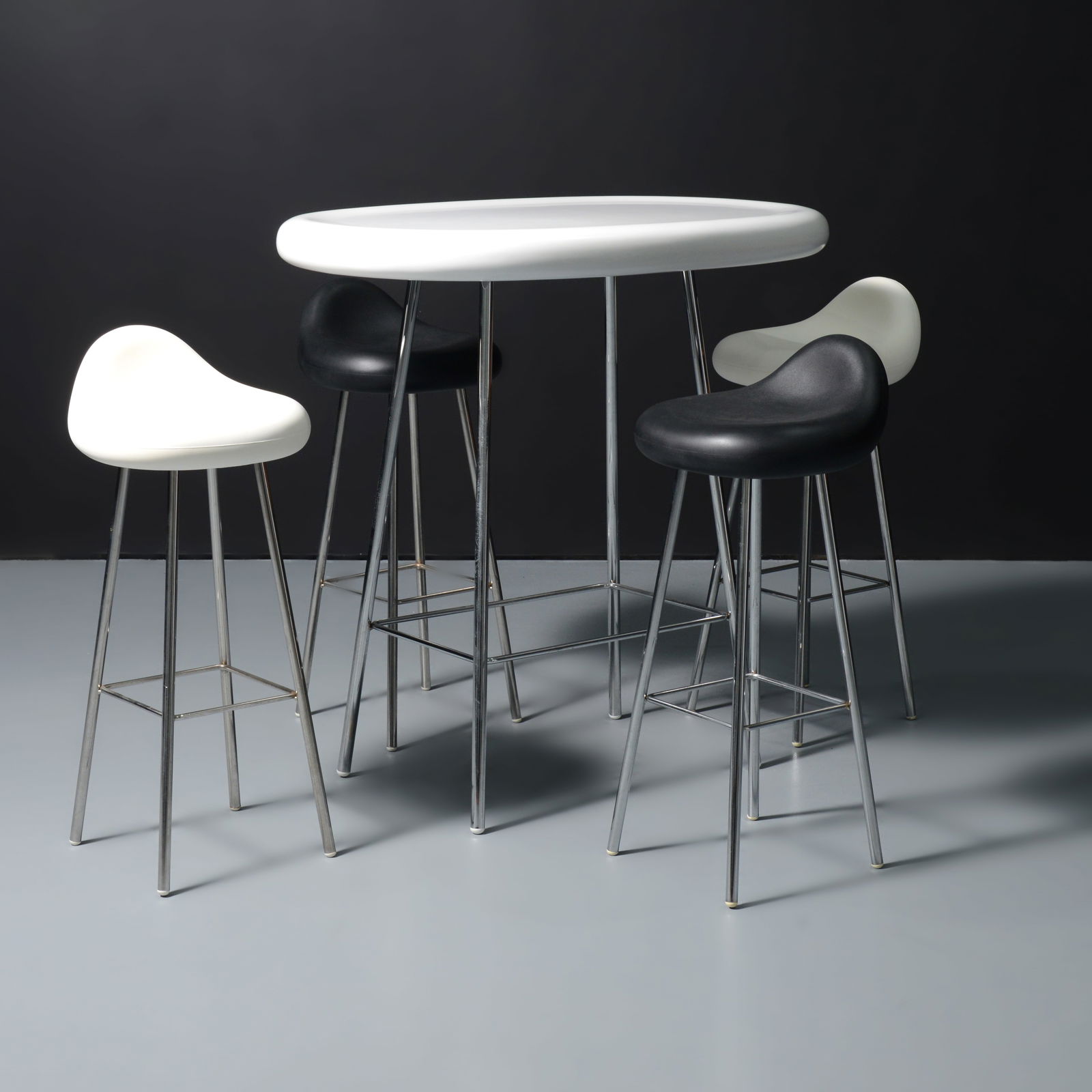 Karim Rashid BLOOB Table & 4 Stools (1 of 17)