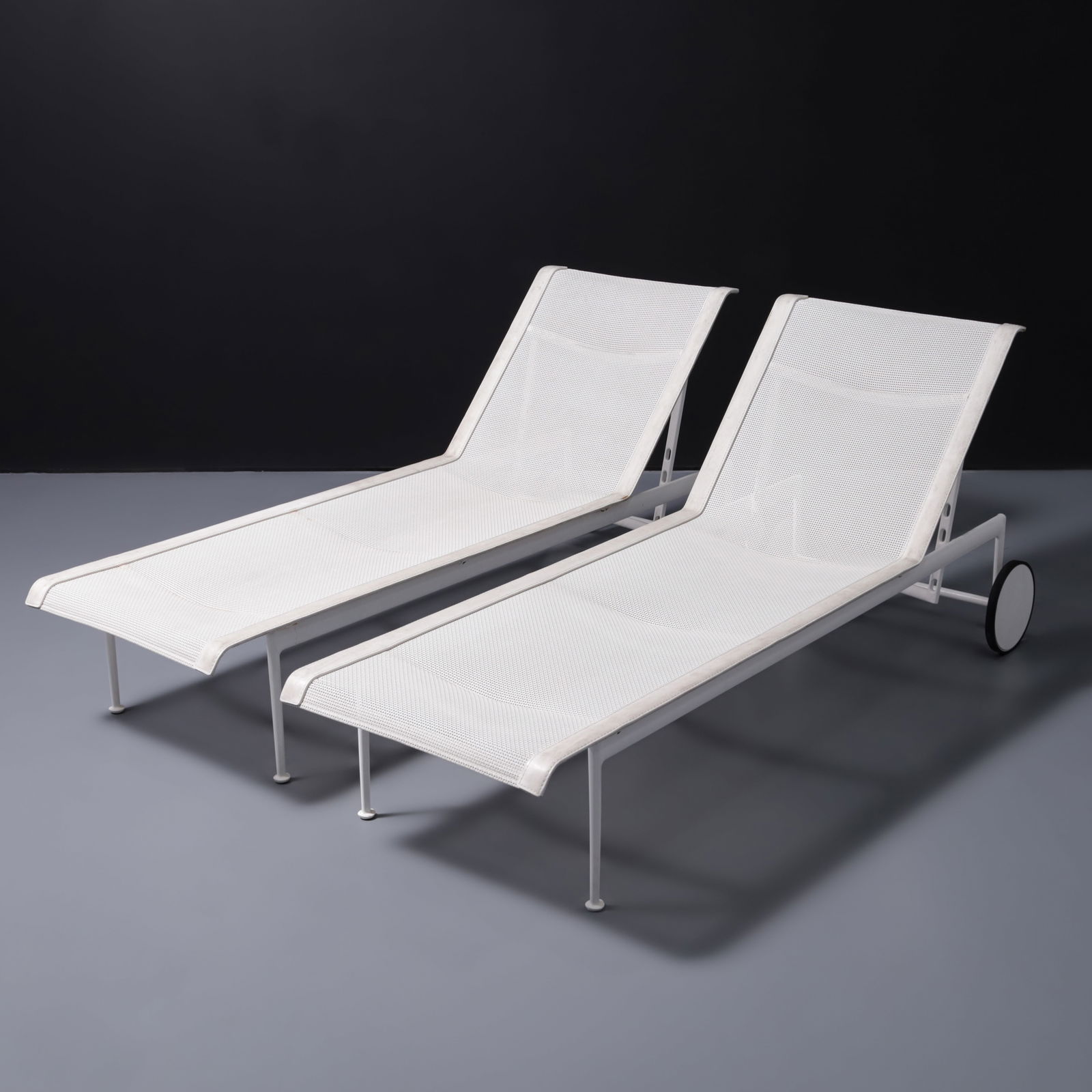 Pair of Richard Schultz Chaise Lounge Chairs (1 of 9)