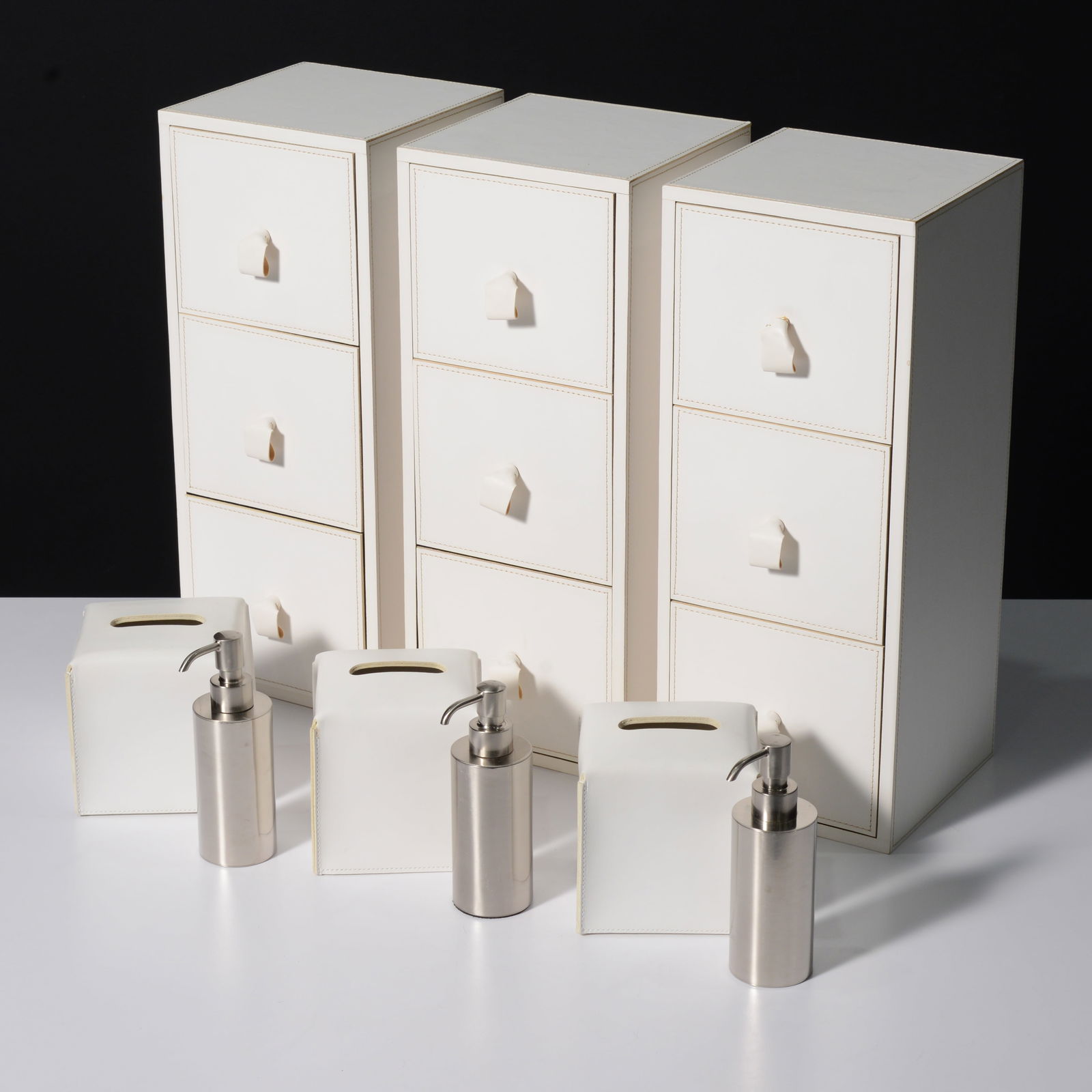 9 Leather Bathroom Accessories: Giobagnara, Arte & Cuoio (1 of 10)