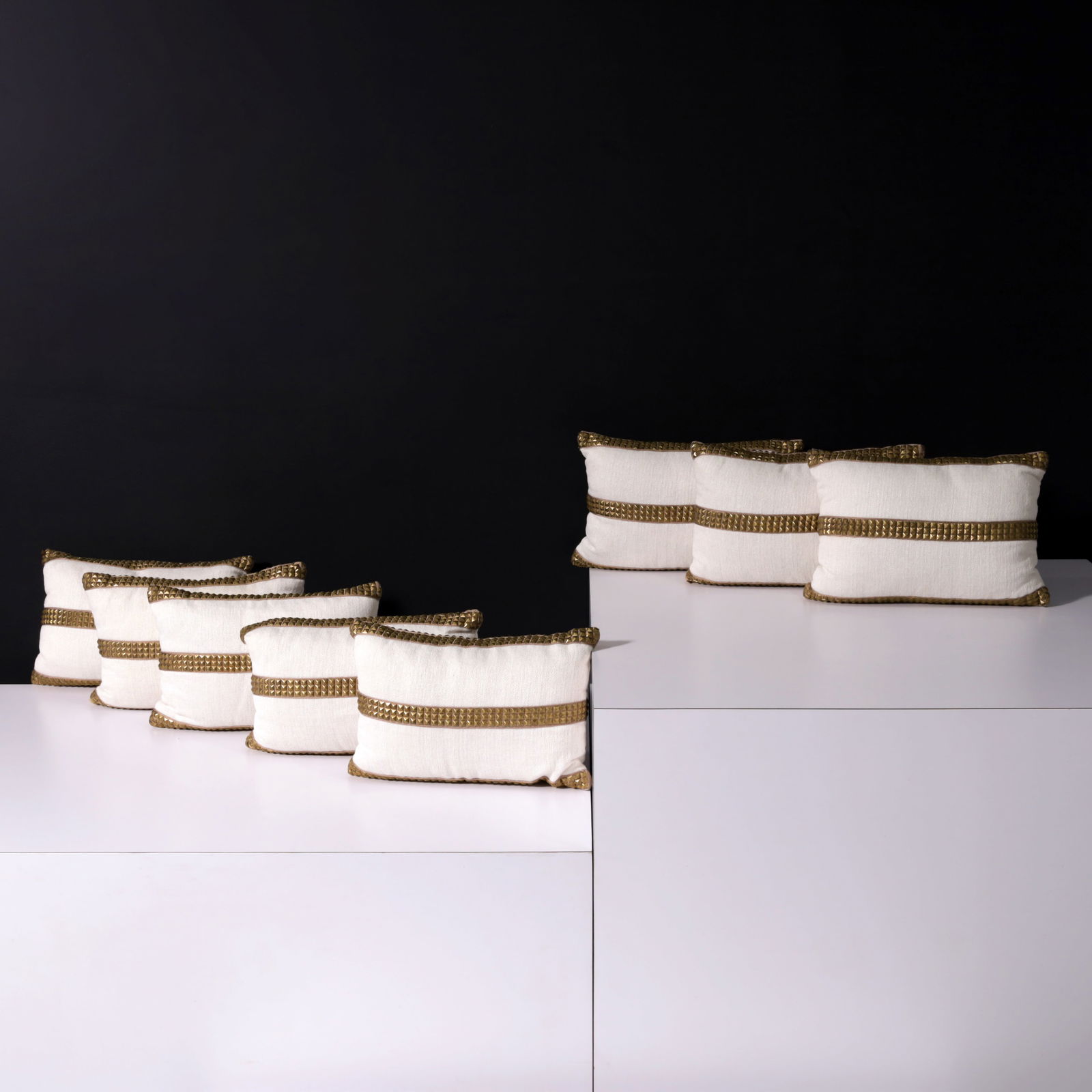 8 Richard Hallberg Design Bespoke Pillows (1 of 9)