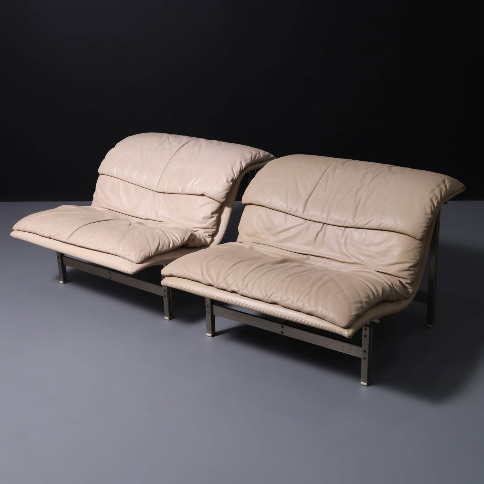 Pair of Giovanni Offredi WAVE Leather Lounge Chairs (1 of 7)