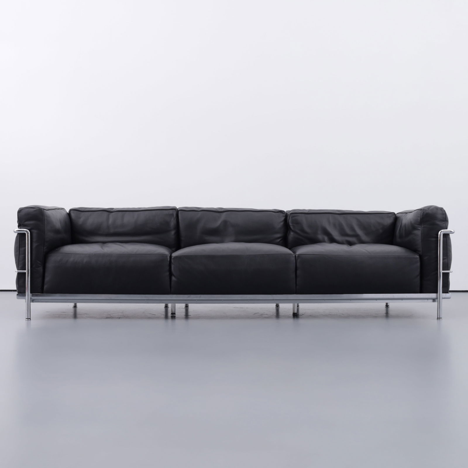 Le Corbusier LC3 Leather Sofa for Cassina (1 of 11)