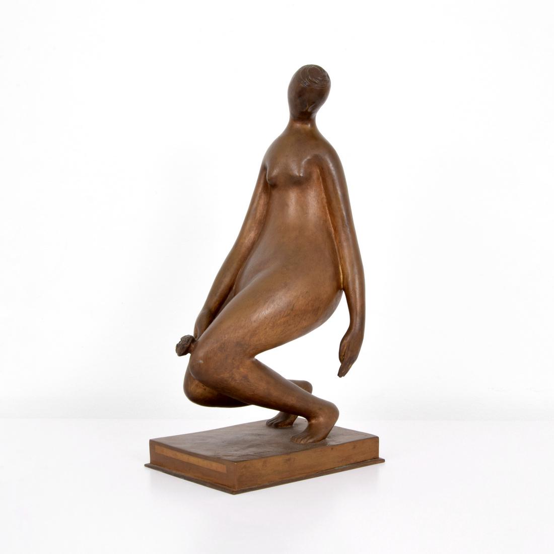 Hugo Robus Figural Sculpture: Artist: Hugo Robus (1885-1964) Markings: signed Country of Origin & Materials: American; bronze Additional Information: 20.5"h, 9.75"w, 7"d