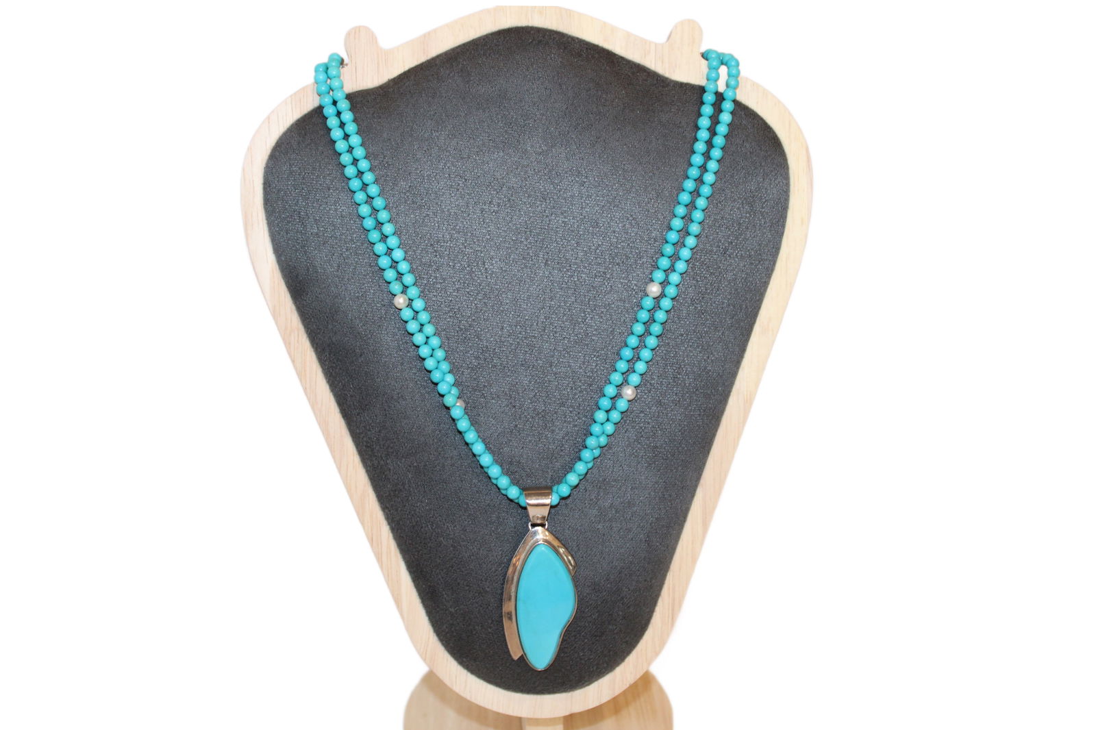 Native American Desert Rose Signed Sterling Necklace: Native American Desert Rose Signed Sterling Silver Necklace. Total 20g Back of Necklace Shown in Third Photo. Stamp on Back of Pendant Shown in Last Photo.