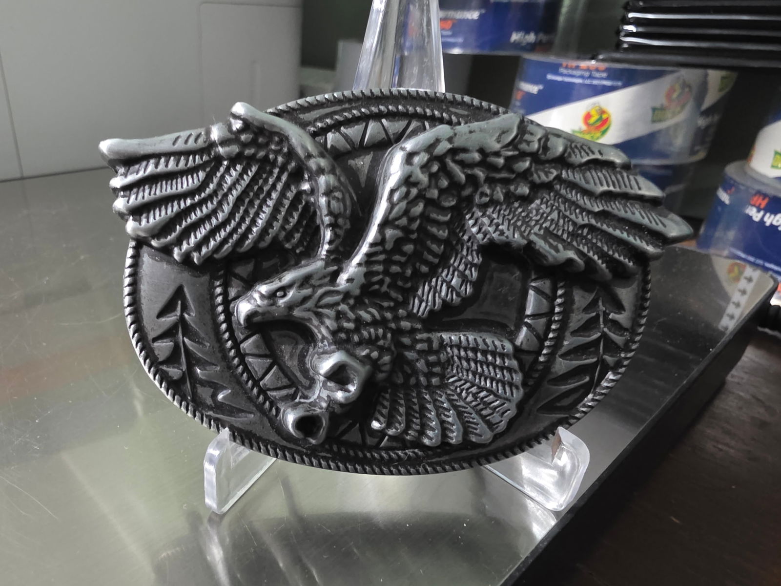 Flying Eagle Belt Buckle: Flying Eagle Belt Buckle Gorgeously crafted oval belt buckle proudly sports a stunning 3D depiction of Freedom and Patriotic Beauty. An eagle proudly soars high a field.textured background lend the