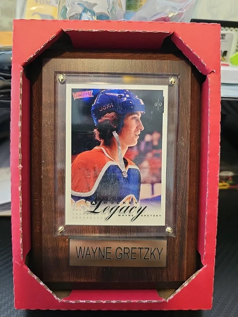 1999-00 Upper Deck Victory - A Hockey Legacy Wayne Gretzky #396 Plaque (1 of 2)