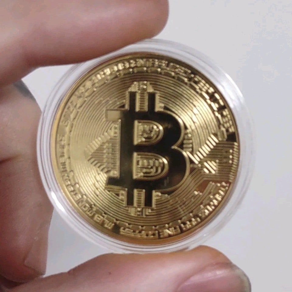 Bitcoin Gold Colored Physical Collectible Coin in Protective Case (1 of 2)