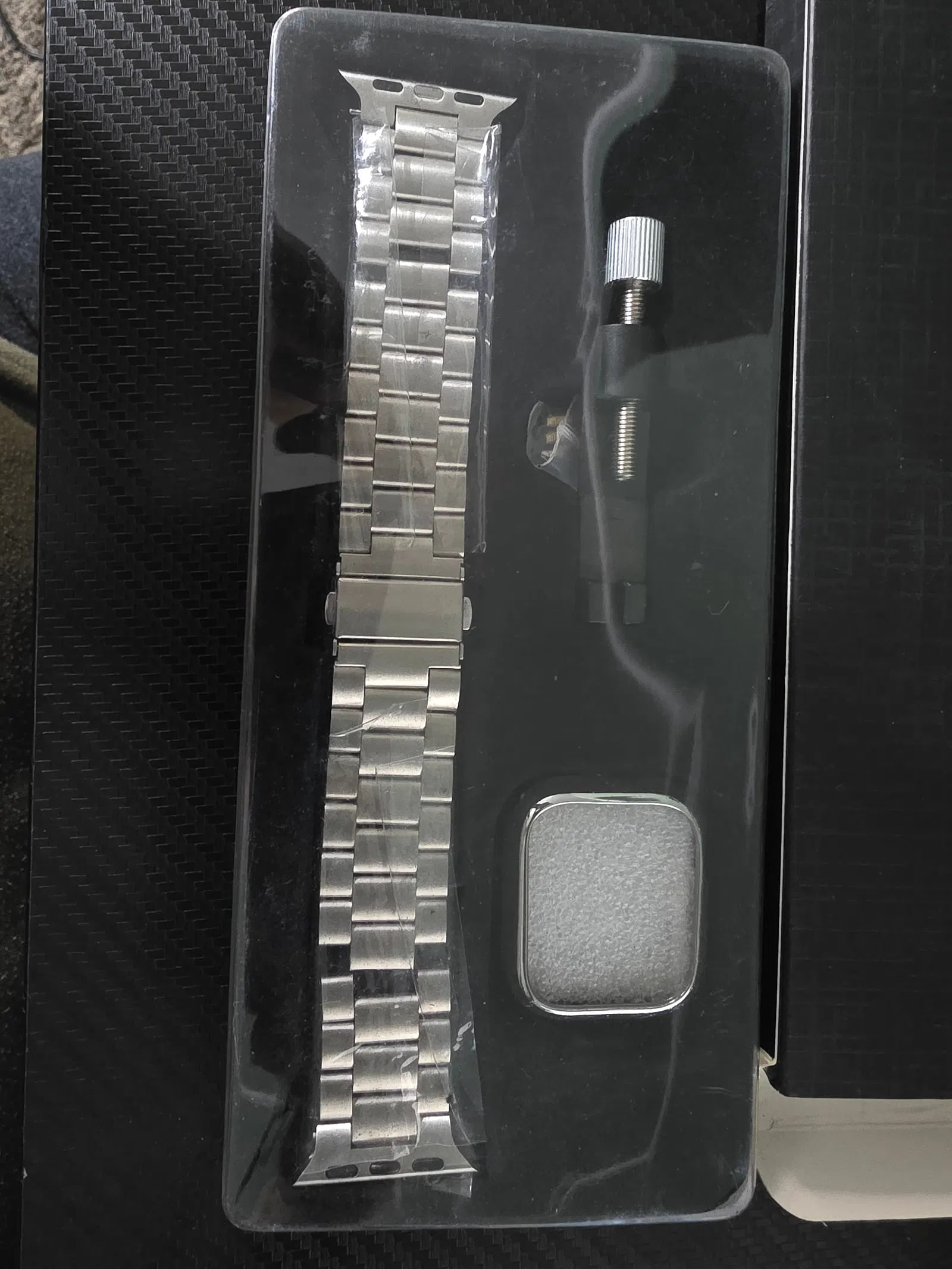 Tasikar Stainless Steel Watch Band for Smartwatch Silver: Upgrade your smartwatch with this premium Tasikar stainless steel watch band. Designed for durability and style, it’s perfect for everyday wear and special occasions, giving your watch a sleek, prof