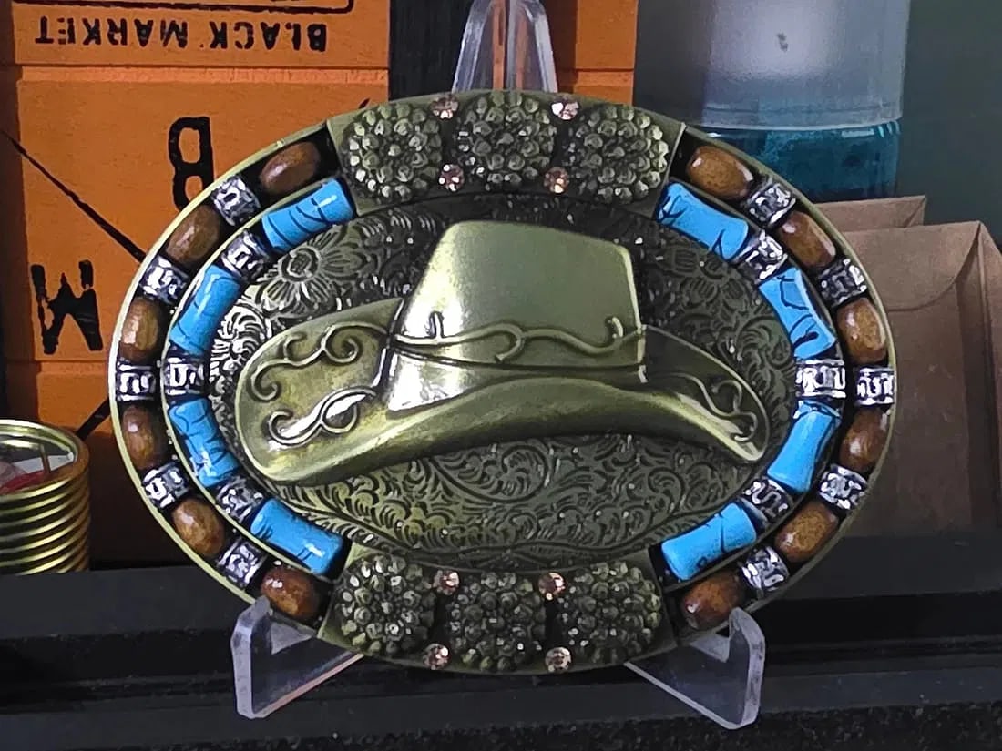 Western style Belt Buckle: Western style belt buckle with cowboy hat in the middle