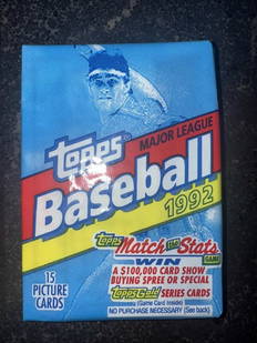 1992 Topps Baseball 15 card pack: The product is a factory sealed 1992 Topps Baseball pack, featuring various players such as Frank Thomas, Ivan Rodriguez, Mark Davis, and Mike Mussina. The pack contains standard-sized cards made of