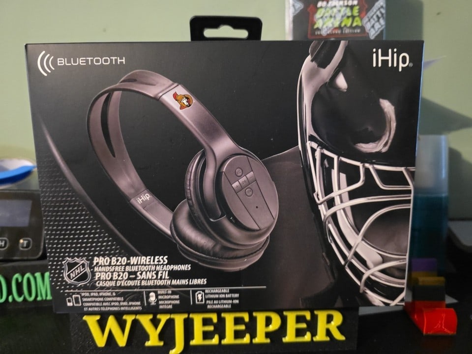 iHip Pro B20 NHL Wireless Headphones Ottowa Senators Bluetooth (1 of 3)