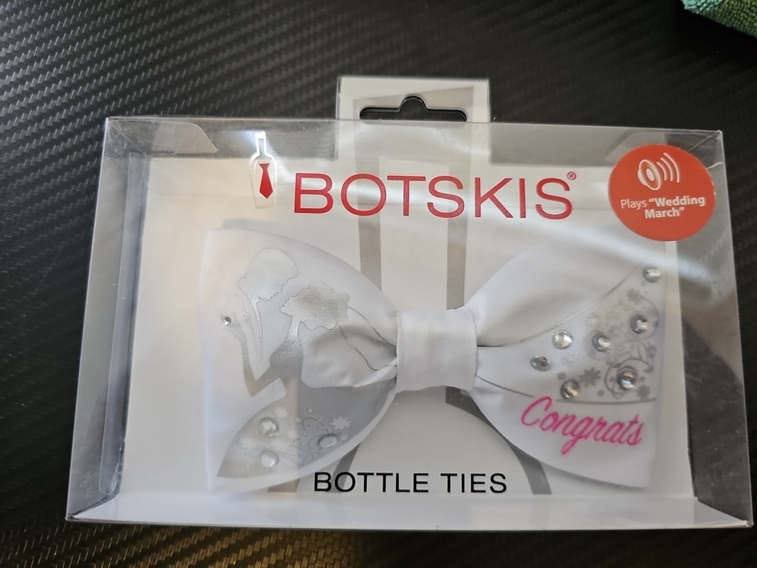 Botskis Wedding Celebration Bottle Tie (1 of 1)