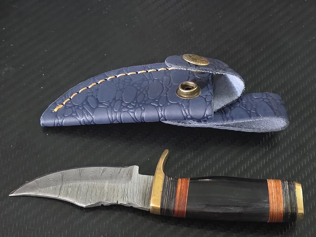 MHS Cutlery Damascus Steel Hunting Knife 6 in with Leather Sheath (1 of 1)