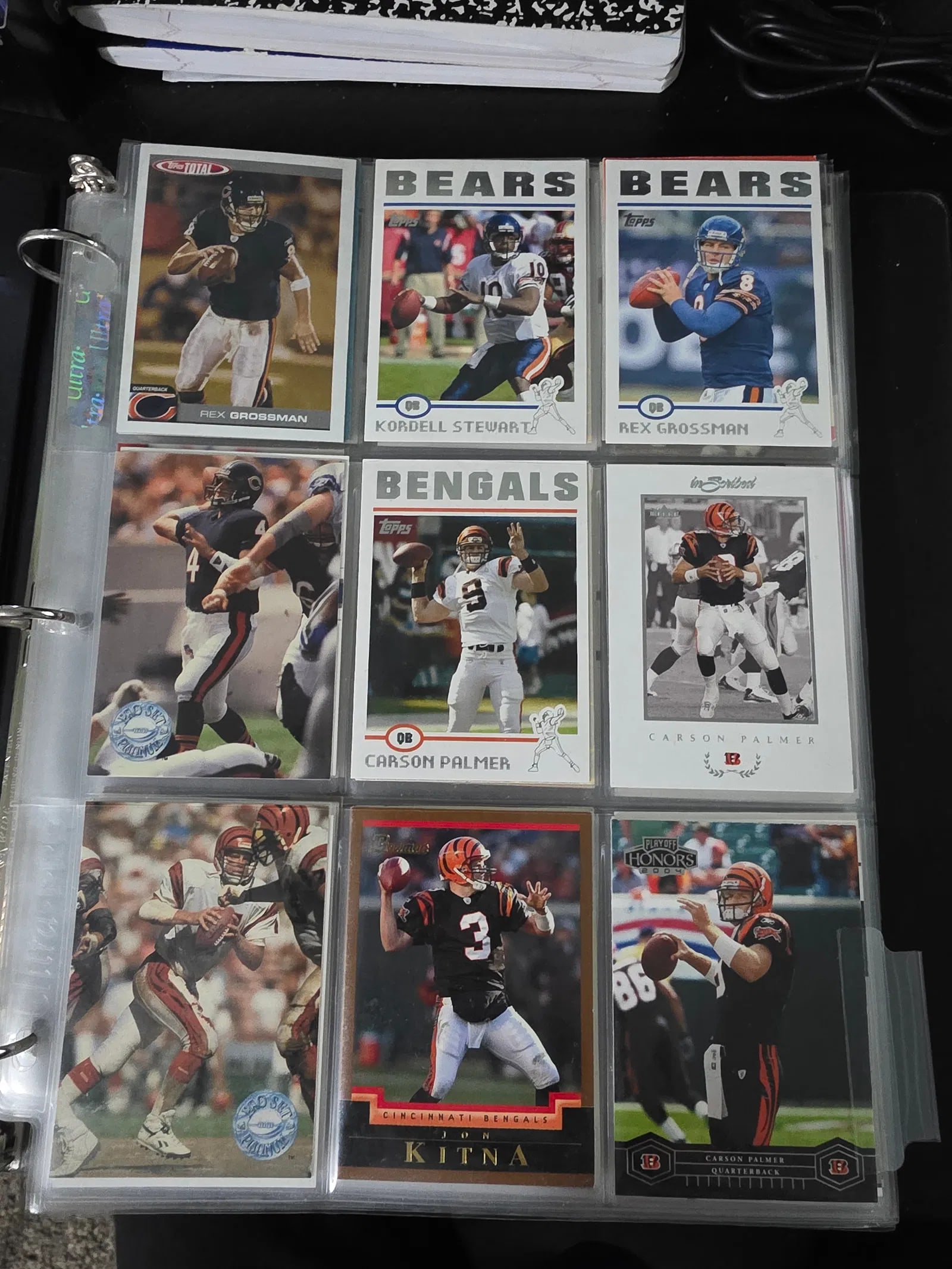 Binder full of Football Quarterbacks from many years: binder with approx. 180 football quarterback from a variety of years. see pictures Low Estimate: 40.00 High Estimate: 50.00