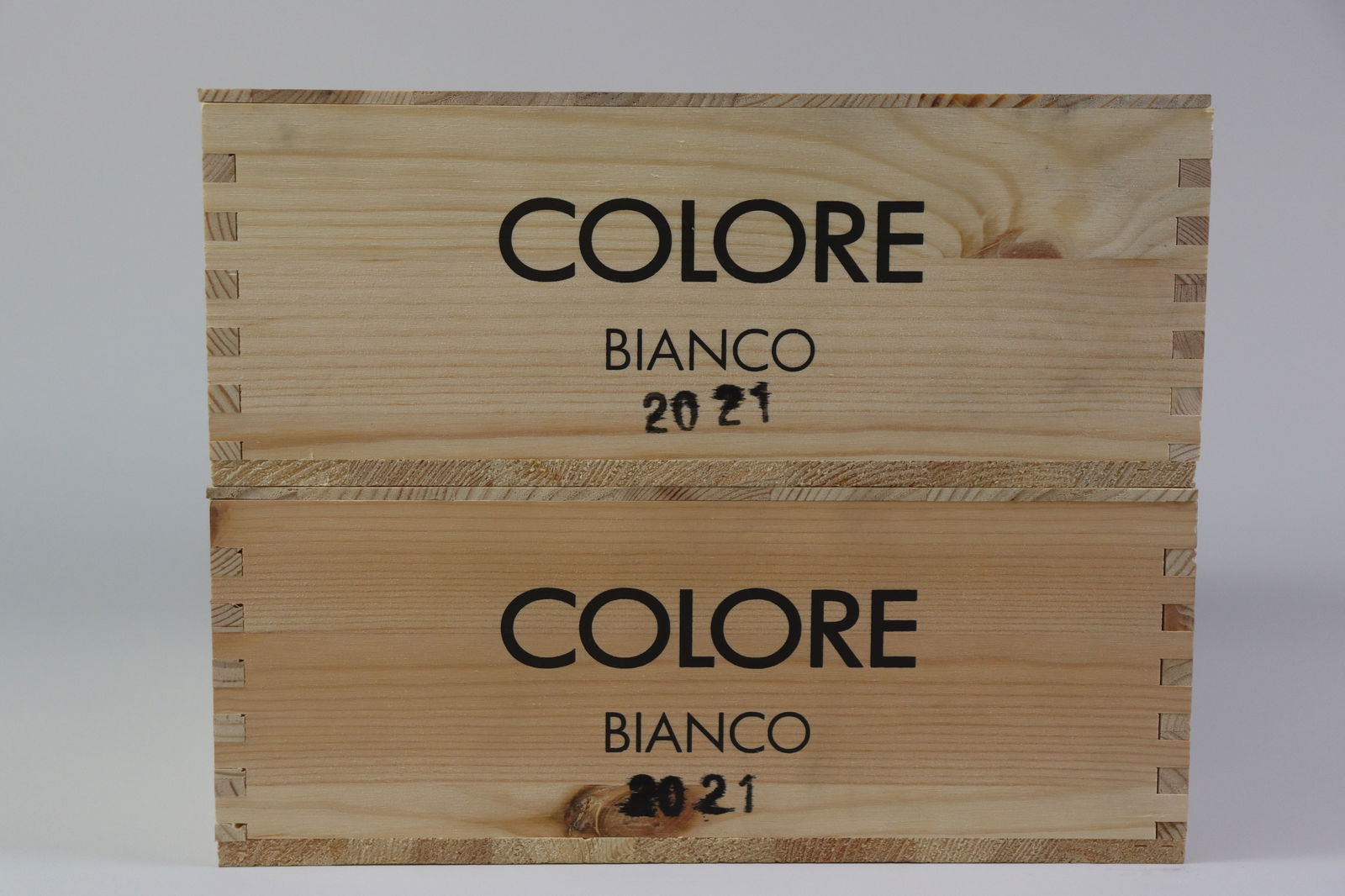 † Toscana IGT Bianco 'Colore' 2021: Toscana IGT Bianco 'Colore' 2021 Bibi Graetz, Fiesole Excellent level and appearance W 6 bottles Per lot €550 - 750SizebottlesConditionExcellent level and appearanceProvenance† - Please