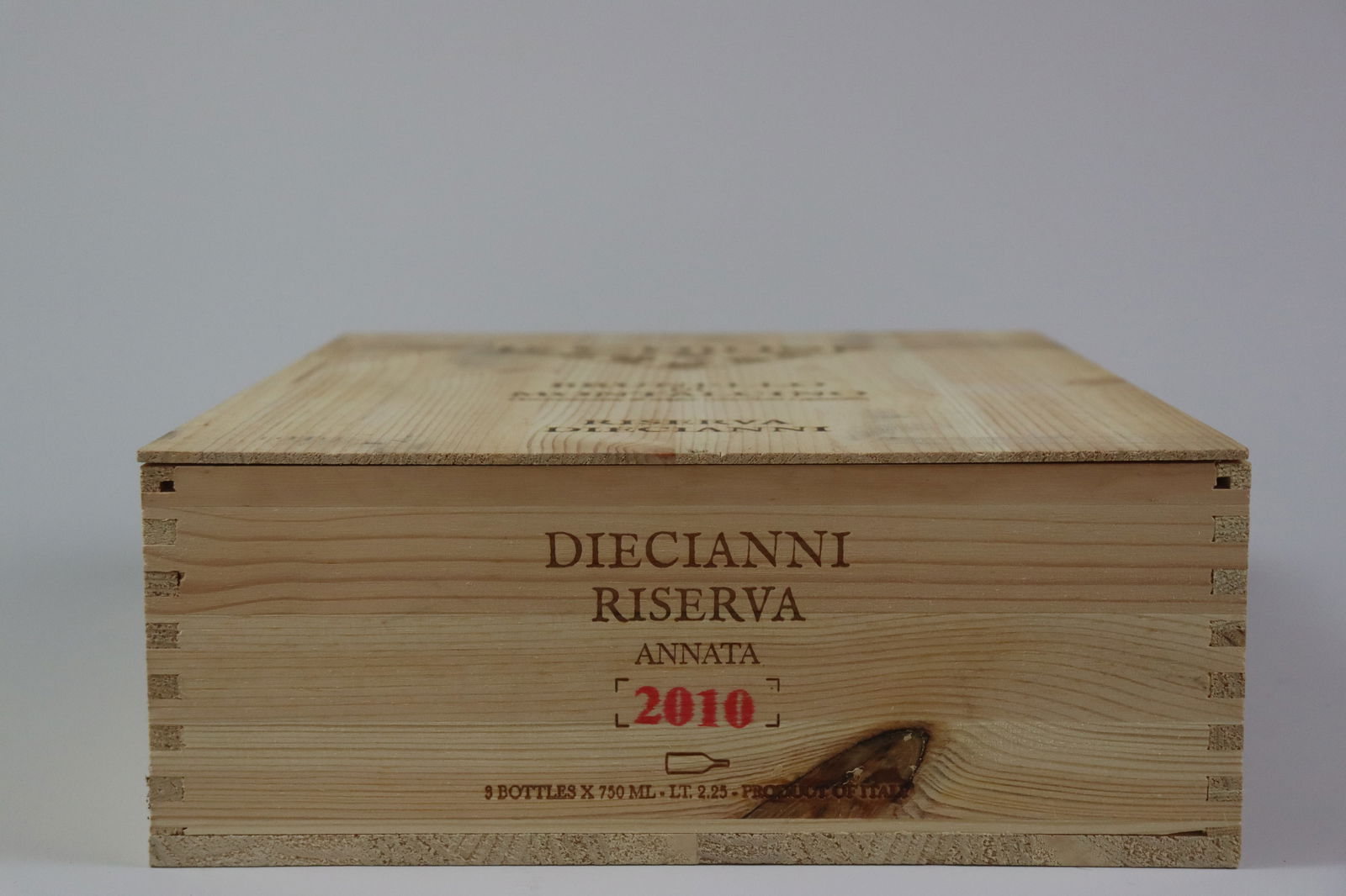 Brunello di Montalcino Riserva 2010: Brunello di Montalcino Riserva 2010 Le Chiuse Diecianni, Montalcino Excellent level and appearance R 3 bottles Per lot €480 - 600SizebottlesConditionExcellent level and appearanceExhibited(OWC)
