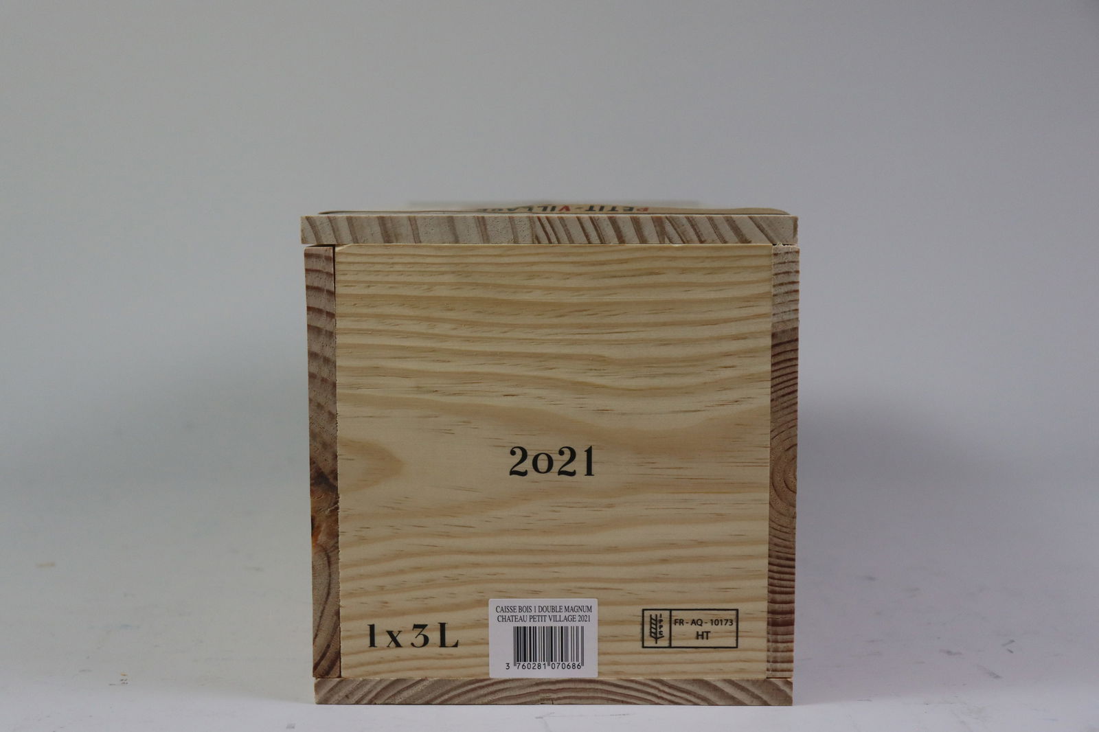 † Château Petit-Village 2021: Château Petit-Village 2021 Pomerol Excellent level and appearance R 1 double magnum - 3ltr Per lot €170 - 250 Size double magnum - 3ltr Condition Excellent level