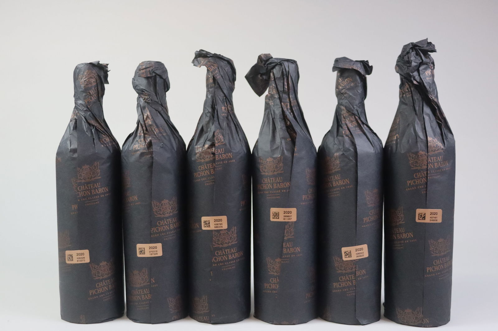 Château Pichon-Longueville Baron 2020: Château Pichon-Longueville Baron 2020 Pauillac, 2ème Grand Cru Classé Excellent level and appearance R 6 bottles Per lot €700 - 1000 Size bottles Condition<