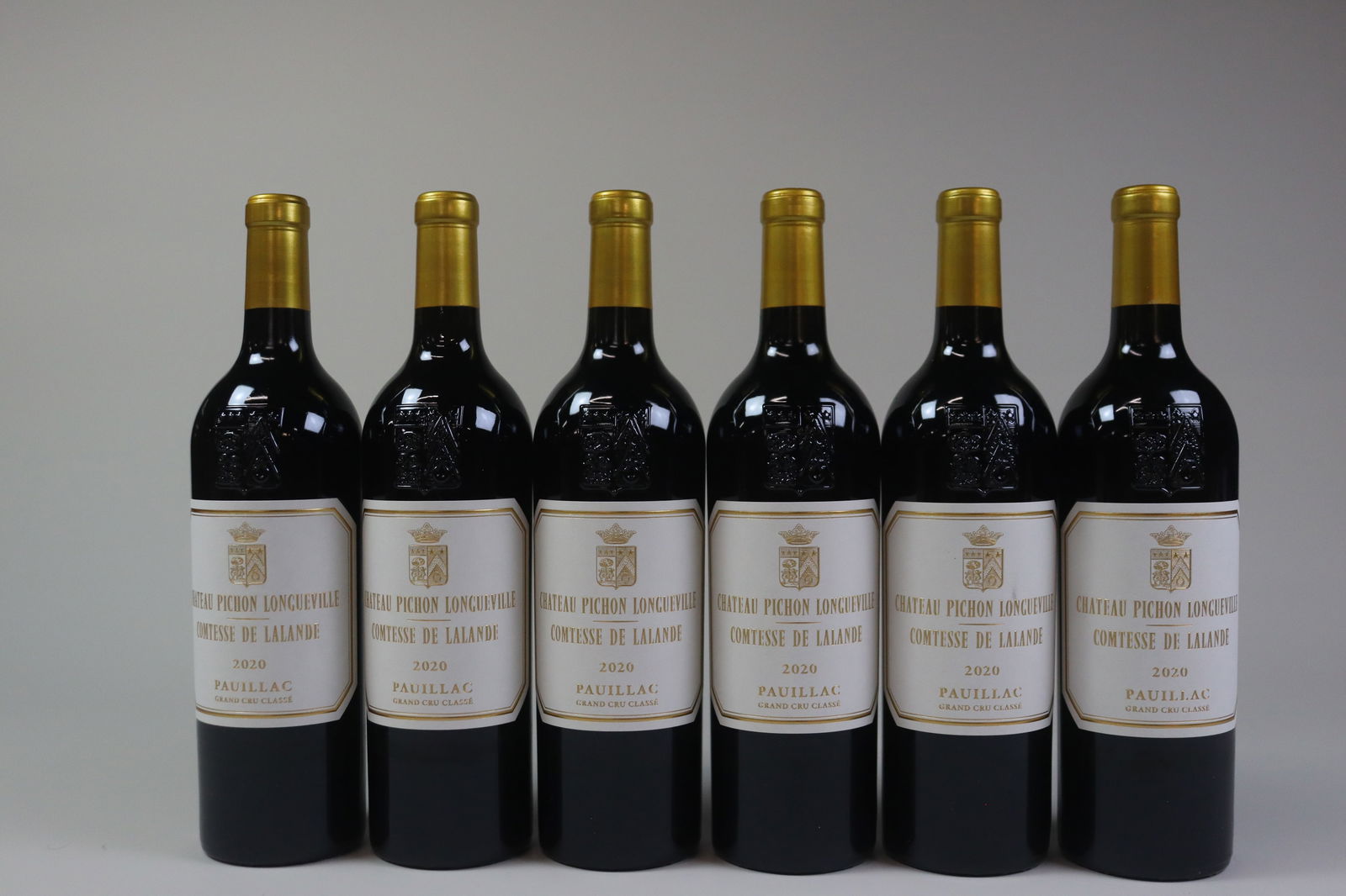 Château Pichon Longueville Comtesse de Lalande 2020: Château Pichon Longueville Comtesse de Lalande 2020 Pauillac, 2ème Grand Cru Classé Excellent level and appearance R 6 bottles Per lot €700 - 1000 Size bottles