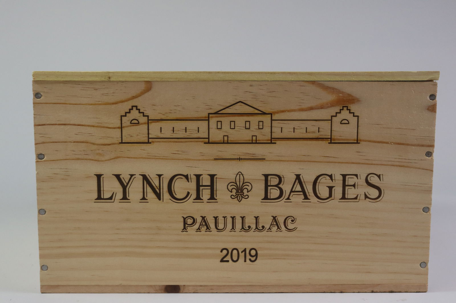 Château Lynch-Bages 2019: Château Lynch-Bages 2019 Pauillac, 5ème Grand Cru Classé Excellent level and appearance R 6 bottles Per lot €600 - 800SizebottlesConditionExcellent level and