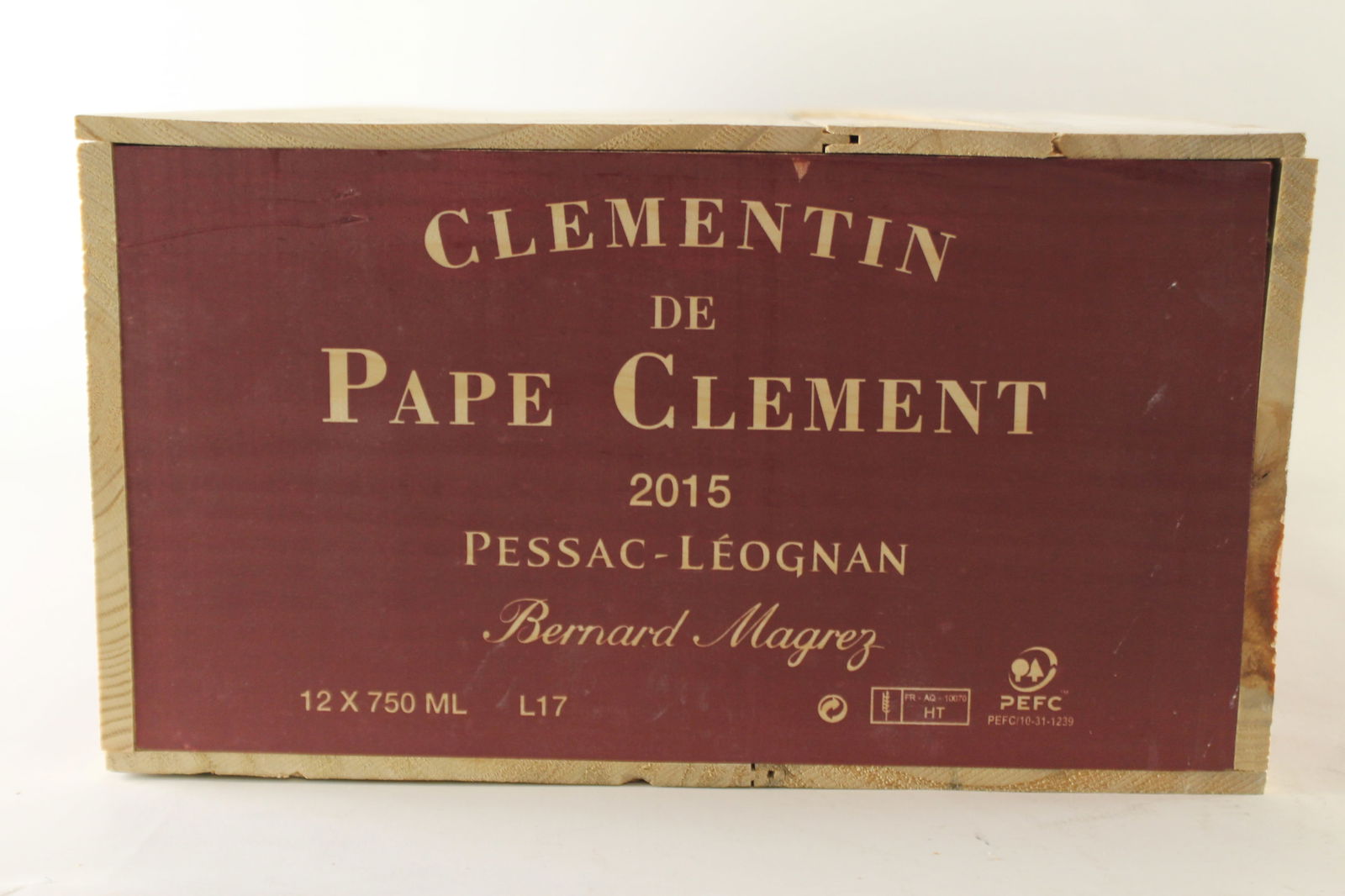 Le Clémentin de Pape Clément 2015: Le Clémentin de Pape Clément 2015 Pessac-Léognan, 2nd wine Ch. Pape Clément U. IN, excellent appearance R 12 bottles Per lot €320 - 420SizebottlesConditionU. IN, excellent