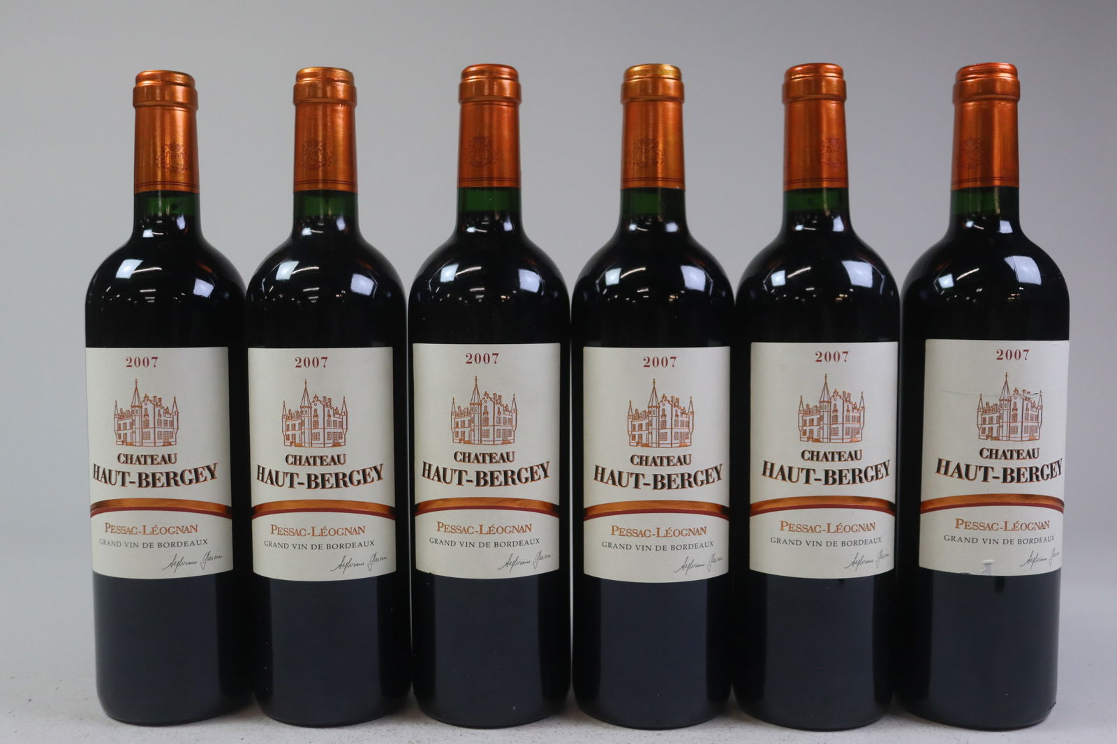 Château Haut-Bergey 2007: Château Haut-Bergey 2007 Pessac-Léognan U. IN or better, excellent appearance R 12 bottles Per lot €240 - 340SizebottlesConditionU. IN or better, excellent appearanceExhibited(OCB)