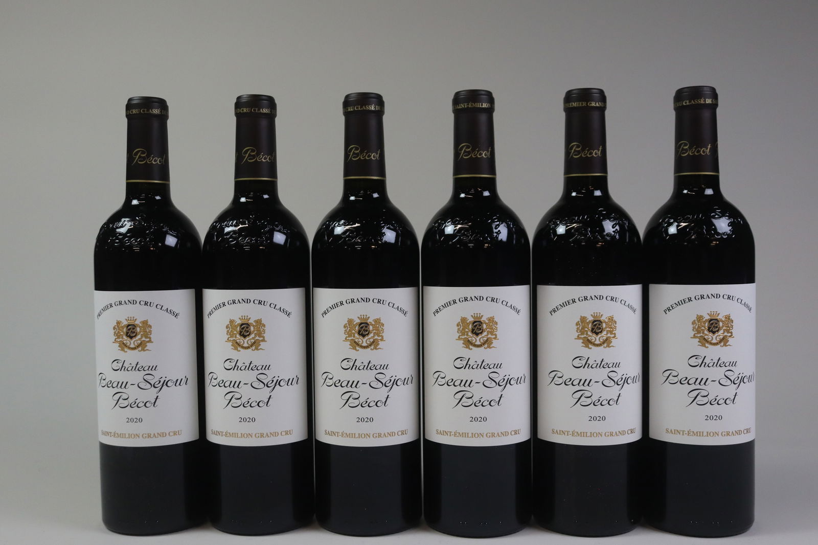 Château Beau-Séjour Bécot 2020: Château Beau-Séjour Bécot 2020 Saint-Émilion, 1er Grand Cru Classé B Excellent level and appearance R 6 bottles Per lot €380 - 480 Size bottles Condi