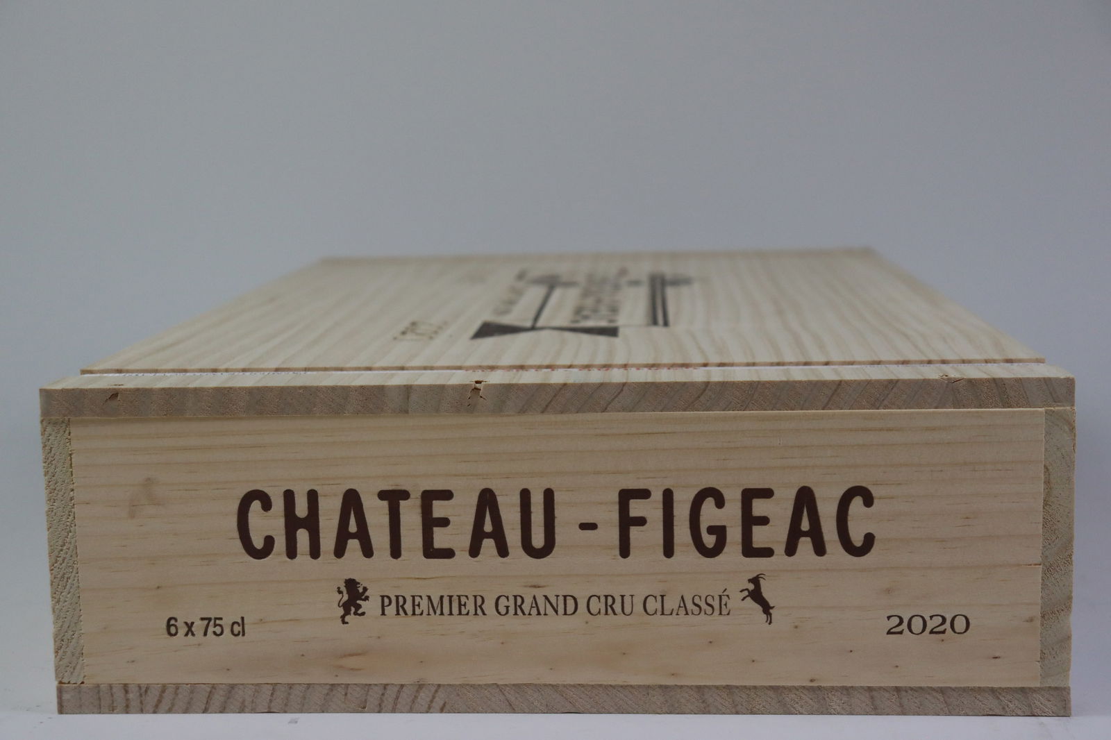 † Château Figeac 2020: Château Figeac 2020 Saint-Émilion, 1er Grand Cru Classé B Excellent level and appearance R 6 bottles Per lot €750 - 1050 Size bottles Condition Excellen