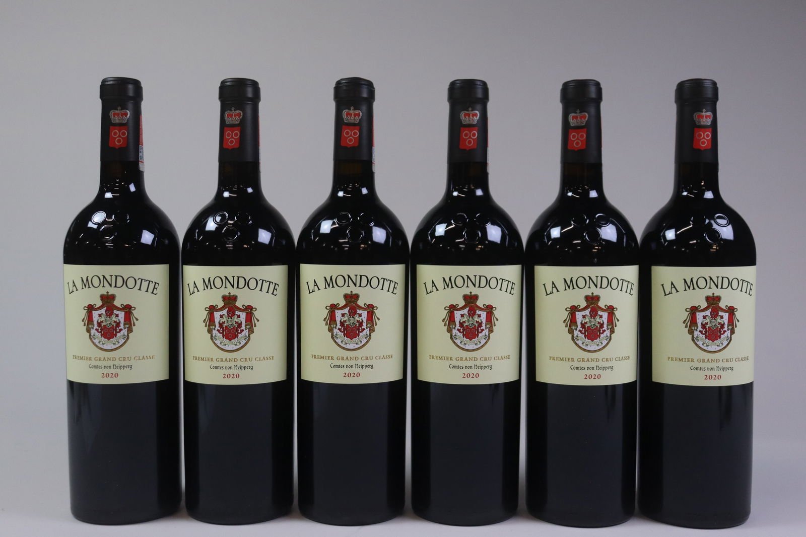 La Mondotte 2020: La Mondotte 2020 Saint-Émilion, 1er Grand Cru Classé B Excellent level and appearance R 6 bottles Per lot €500 - 700 Size bottles Condition Excellent level a
