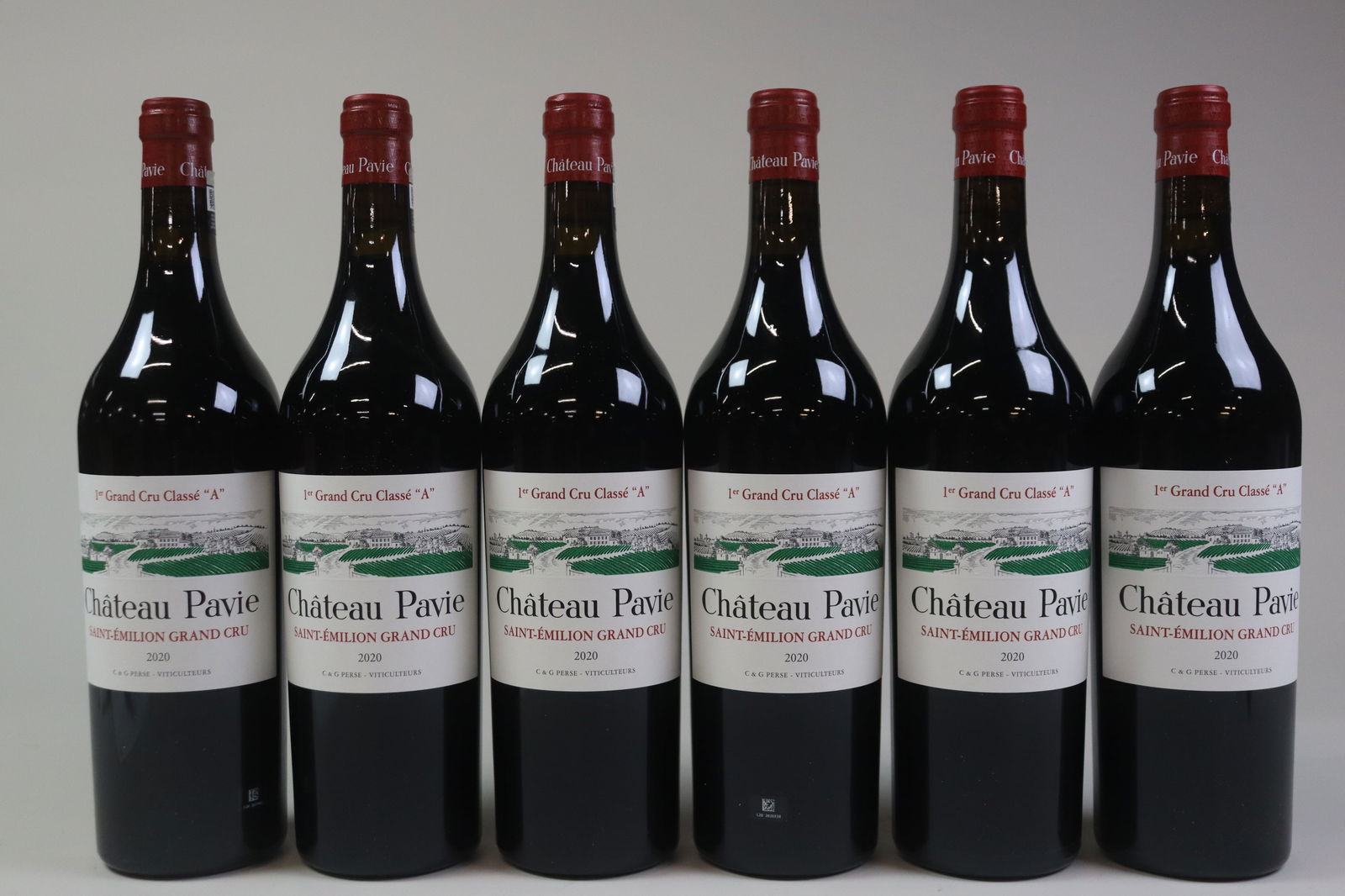 Château Pavie 2020: Château Pavie 2020 Saint-Émilion, 1er Grand Cru Classé A Excellent level and appearance R 6 bottles Per lot €1100 - 1600SizebottlesConditionExcellent level and