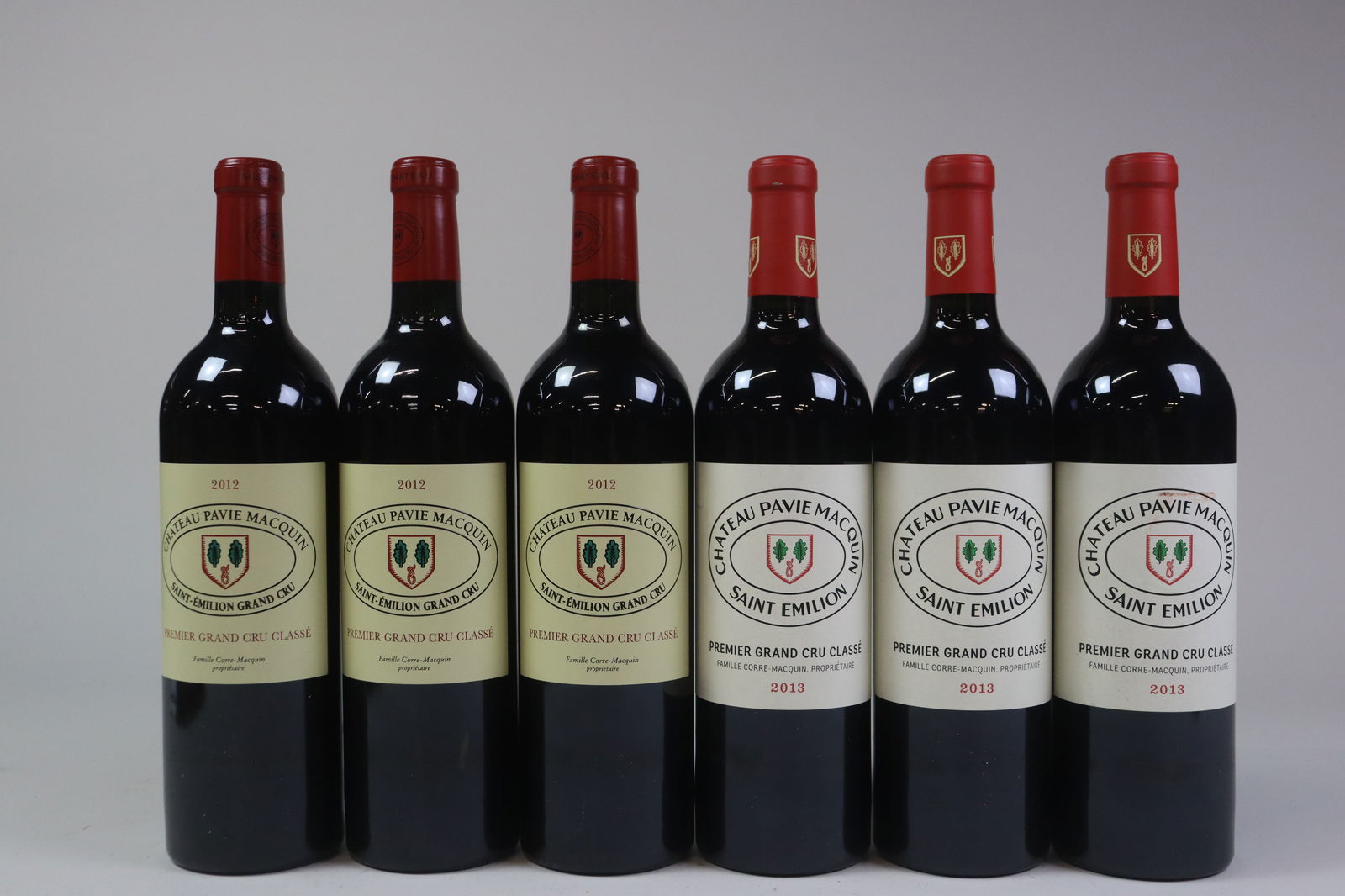 Mixed lot Château Pavie-Macquin 2012/2013: Château Pavie-Macquin 2012 Saint-Émilion, 1er Grand Cru Classé B U. IN, excellent appearance R 3 bottles Château Pavie-Macquin 2013 Saint-Émilion, 1er Grand Cru Classé B<