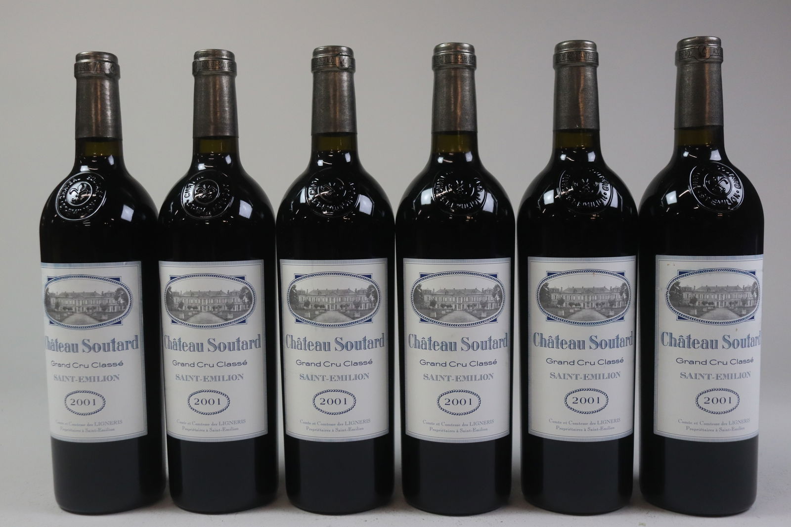 Château Soutard 2001: Château Soutard 2001 Saint-Émilion, Grand Cru Classé U. IN or better, excellent appearance R 12 bottles Per lot €380 - 480 Size bottles Condition U. IN