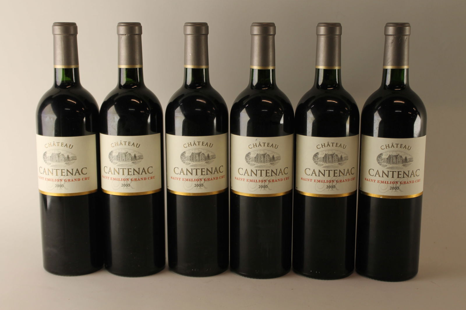 Château Cantenac 2000: Château Cantenac 2000 Saint-Émilion, Grand Cru Classé U. BN or better, excellent appearance R 12 bottles Per lot €260 - 360 Size bottles Condition U. BN