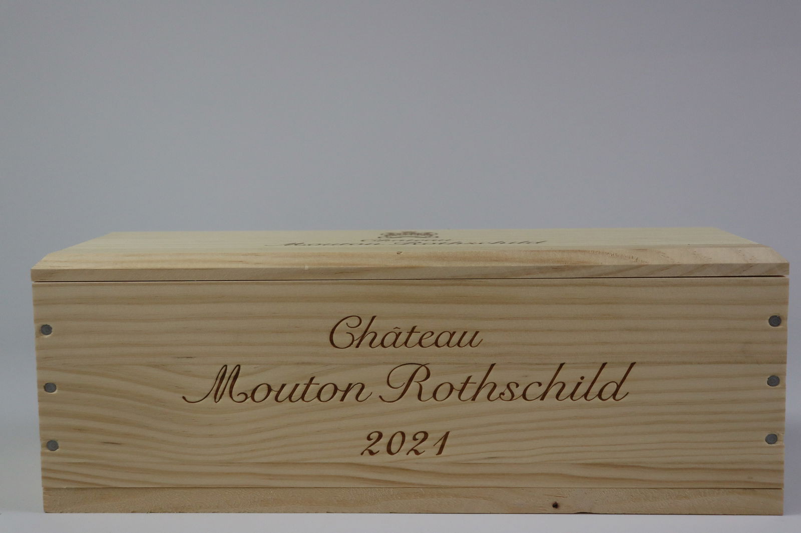 Château Mouton Rothschild 2021: Château Mouton Rothschild 2021 Pauillac, 1er Grand Cru Classé Excellent level and appearance R 1 bottle Per lot €340 - 440SizebottleConditionExcellent level and