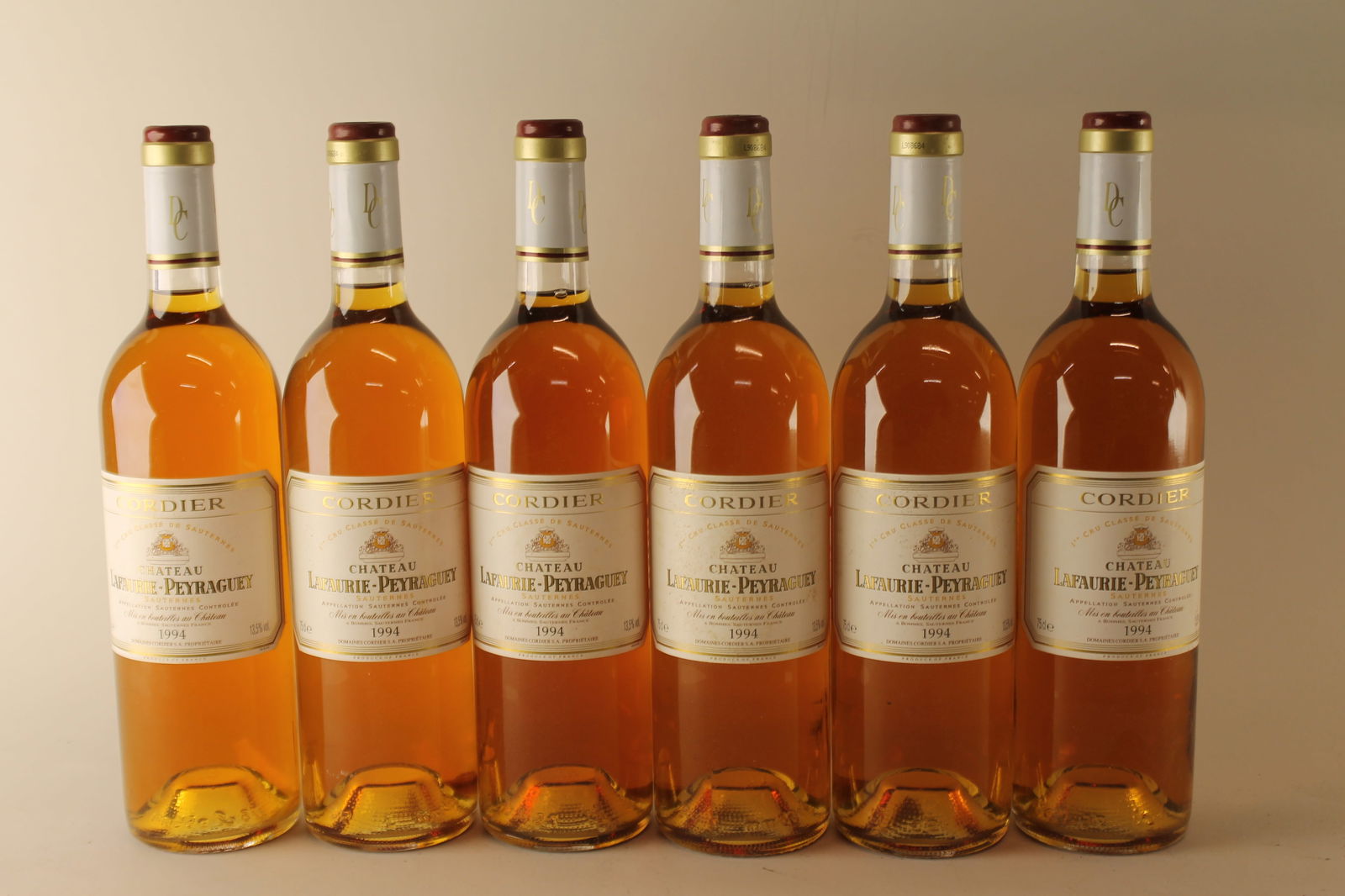 Château Lafaurie-Peyraguey 1994: Château Lafaurie-Peyraguey 1994 Sauternes, 1er Grand Cru Classé U. BN, excellent appearance W 12 bottles Per lot €380 - 480SizebottlesConditionU. BN, excellent appearance