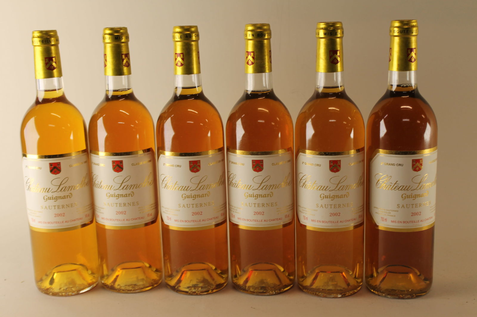 Château Lamothe Guignard 2002: Château Lamothe Guignard 2002 Sauternes, 2ème Grand Cru Classé U. BN, excellent appearance W 12 bottles Per lot €260 - 360 Size bottles Condition U. BN,