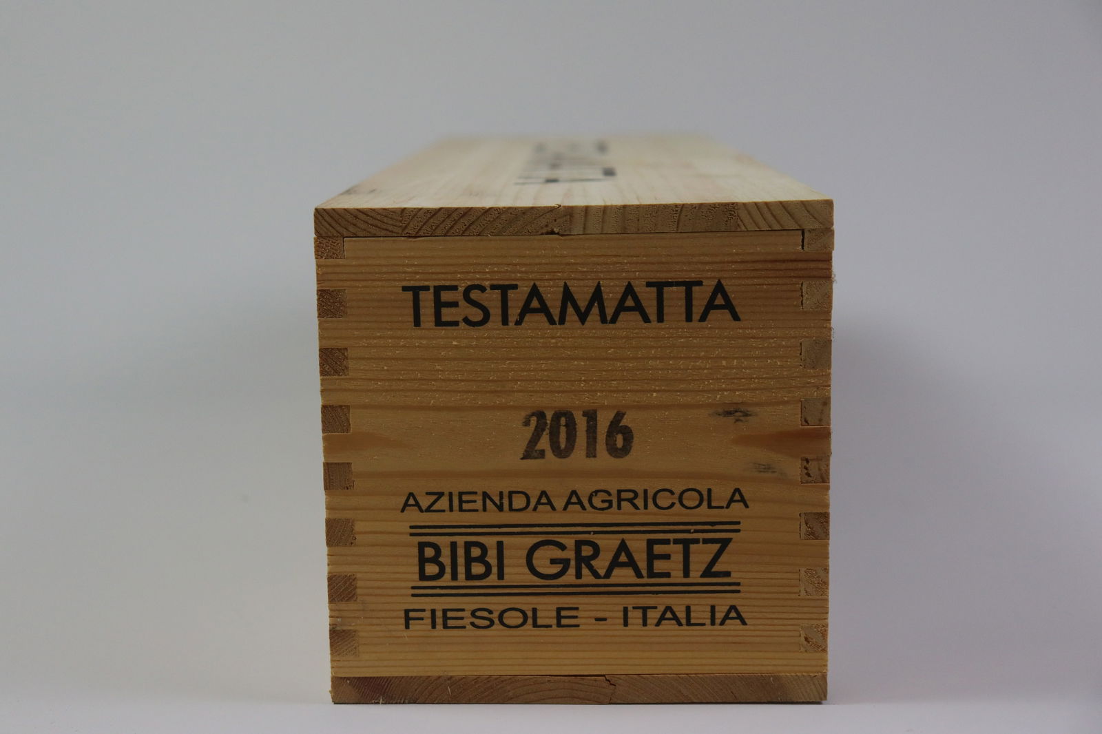 Toscana IGT Rosso 'Testamatta' 2016: Toscana IGT Rosso 'Testamatta' 2016 Bibi Graetz, Fiesole Excellent level and appearance R 1 double magnum - 3ltr Per lot €340 - 440Sizedouble magnum - 3ltrConditionExcellent level and