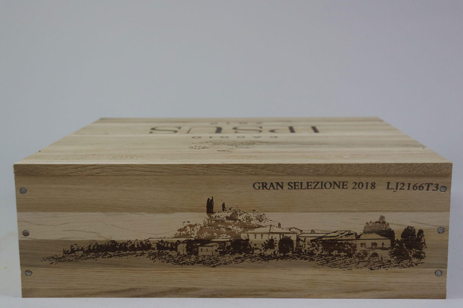 † Chianti Classico Gran Selezione 'Ipsus' 2018: Chianti Classico Gran Selezione 'Ipsus' 2018 Il Caggio, Castellina in Chianti Excellent level and appearance R 3 bottles Per lot €260 - 280SizebottlesConditionExcellent level and